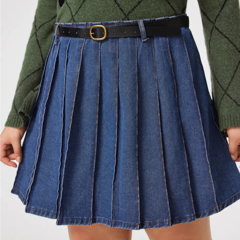 Cider Denim Low Waist Solid Pleated Belted Skirt